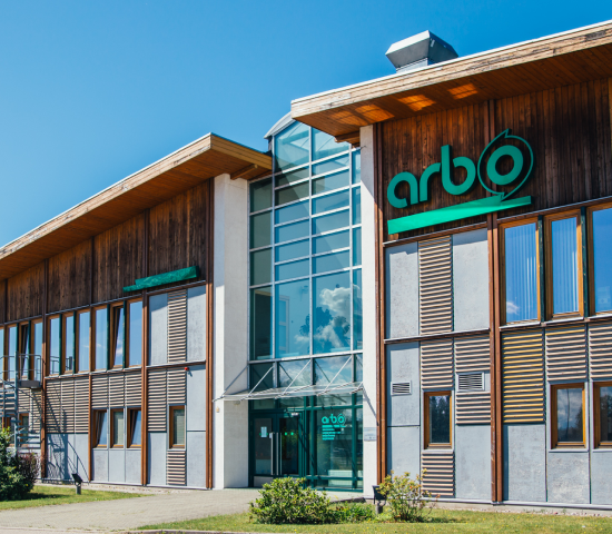The largest wooden window manufacturer in Latvia, "Arbo Windows," has acquired the leading wooden window manufacturing company in Lithuania, "Arlanga Wood." 