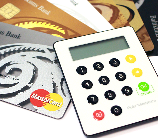 В апреле этого года Baltikums Bank начал предлагать клиентам современный малогабаритный кодовый калькулятор Digipass 310.